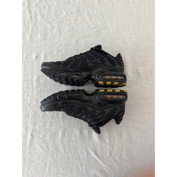 Nike Air Max Plus TN Triple Black Yellow GS Size 5.5Y EUR 38 Sneakers GUC